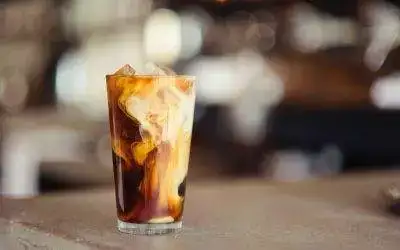 ¡Aprende cómo descalcificar tu cafetera y disfruta de un café delicioso!