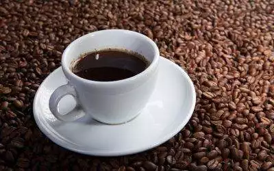 Que hace el café solo?