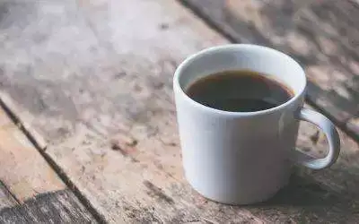 Que beneficios tiene el café con leche?