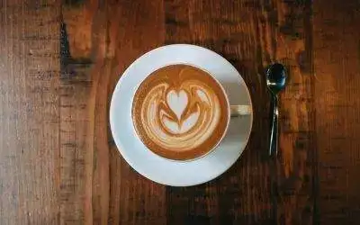 Cómo preparar el mejor capuchino en casa: Tips y trucos para impresionar a tus invitados